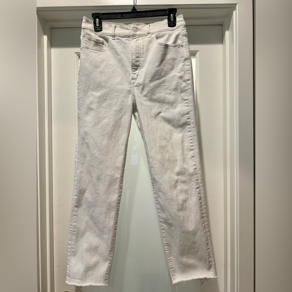 EXPRESS Slim Super High Rise Denim Perfect Size 8R  White Straight Leg Jeans - Picture 1 of 17